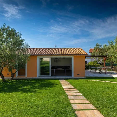 Holiday home Loverka *