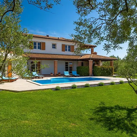Holiday home Loverka *